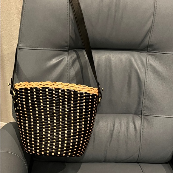 Vera Pelle Black and Tan Woven Bucket Bag - Picture 6 of 7